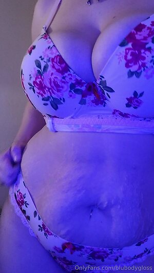0zero2 Nude Leaked Photo #26
