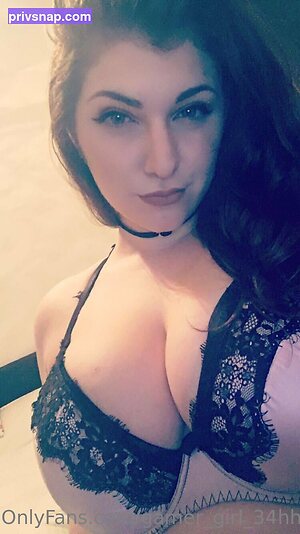 34hhgamergirlhannah Nude Leaked Photo #21