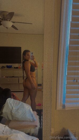 4lulu Nude Leaked Photo #15