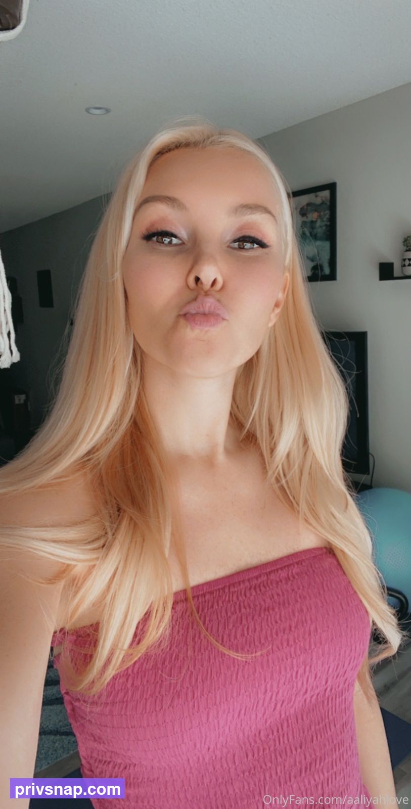 aaliyahlove (Aaliyah Lov) Nude Leaked Photo #1