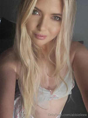 abbieleex Nude Leaked Photo #17