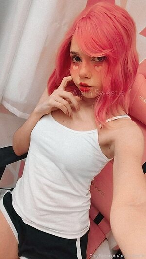 aislinsweetie Nude Leaked Photo #18