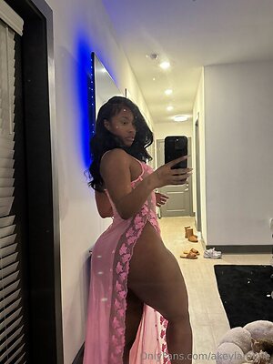 akeylamarie Nude Leaked Photo #7