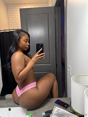 akeylamarie Nude Leaked Photo #10