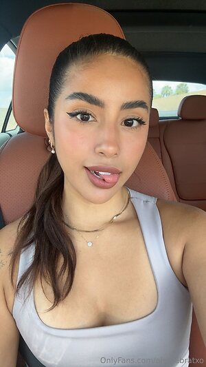 alethebratxo Nude Leaked Photo #4