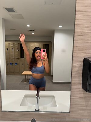 alethebratxo Nude Leaked Photo #5