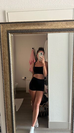 alexisrenn Nude Leaked Photo #10