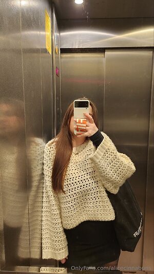 alicecinnabuns Nude Leaked Photo #9