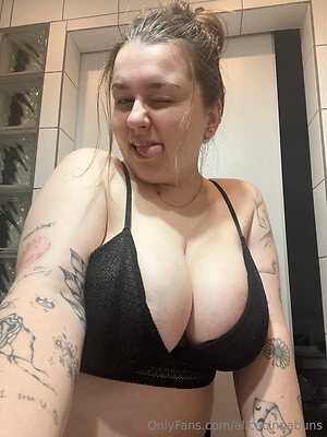 alicecinnabuns Nude Leaked Photo #21