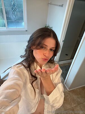 aliciaallen Nude Leaked Photo #8
