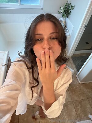 aliciaallen Nude Leaked Photo #9