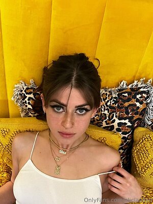 aliciaallen Nude Leaked Photo #12