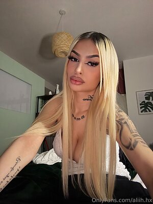aliih hx Nude Leaked Photo #33