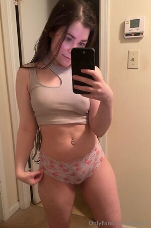 alinacb Nude Leaked Photo #18