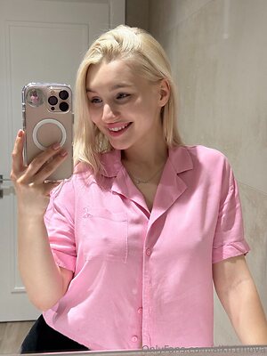 alkh1mova Nude Leaked Photo #34