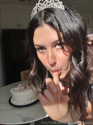 allieoops Nude Leaked Photo #26