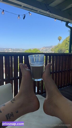 allieoops Nude Leaked Photo #60