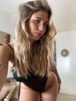 almanavarro Nude Leaked Photo #31