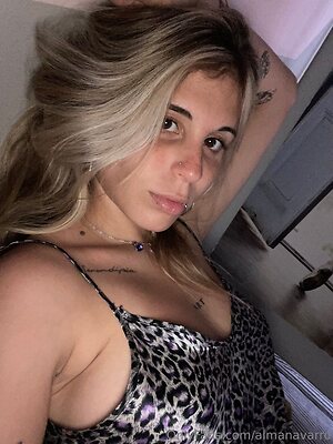 almanavarro Nude Leaked Photo #39