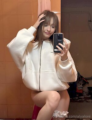 alyalore Nude Leaked Photo #33