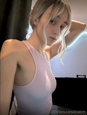 alyalore Nude Leaked Photo #34