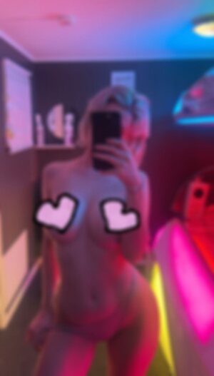 amalieo Nude Leaked Photo #14