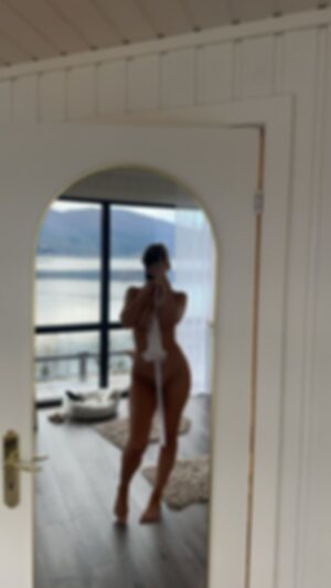amalieo Nude Leaked Photo #22