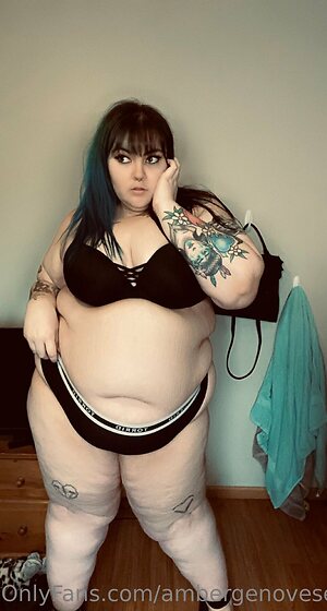ambergenovese Nude Leaked Photo #17