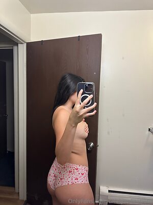 anaiyaelizabeth Nude Leaked Photo #4