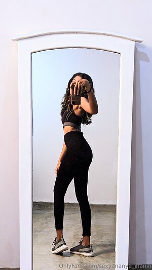 ananya jhanvi Nude Leaked Photo #3