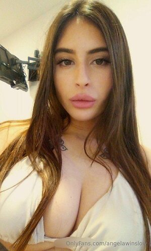 angelawinslow Nude Leaked Photo #9