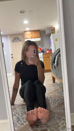 angelfeetbella Nude Leaked Photo #2