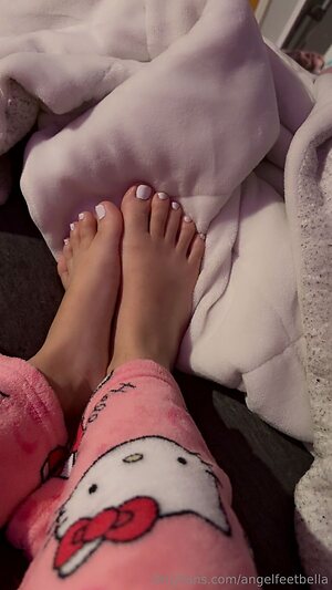angelfeetbella Nude Leaked Photo #3