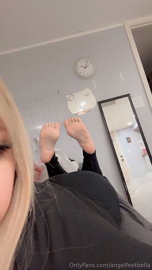 angelfeetbella Nude Leaked Photo #5