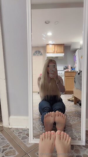 angelfeetbella Nude Leaked Photo #7
