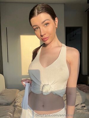 annakissksyukvip Nude Leaked Photo #12