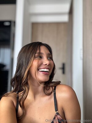 anniequeeen Nude Leaked Photo #14