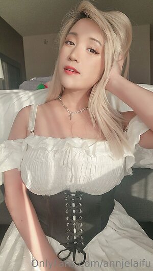 annjelaifu Nude Leaked Photo #4