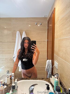 ariakhan00