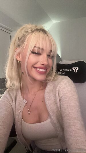 arioftv Nude Leaked Photo #5