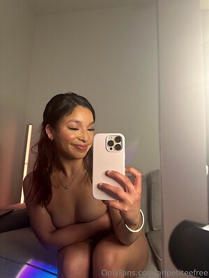 aripetiteefree Nude Leaked Photo #12