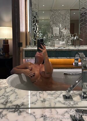 artemidarey Nude Leaked Photo #14
