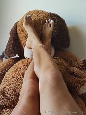 atomictoez Nude Leaked Photo #17
