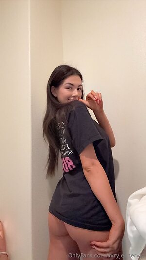 avryjennervip Nude Leaked Photo #12