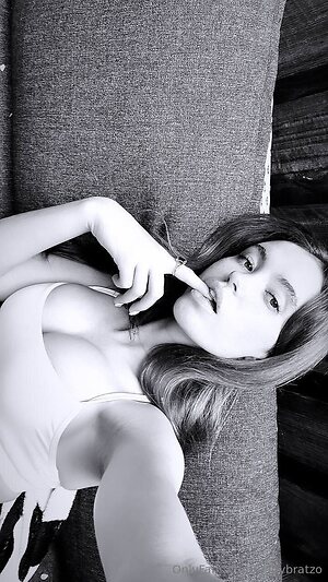 babybratzo Nude Leaked Photo #16