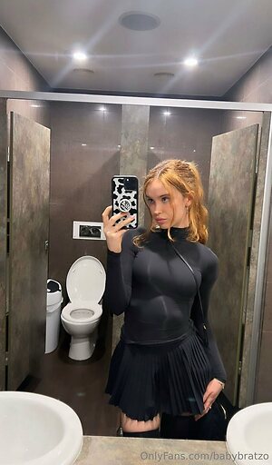 babybratzo Nude Leaked Photo #49