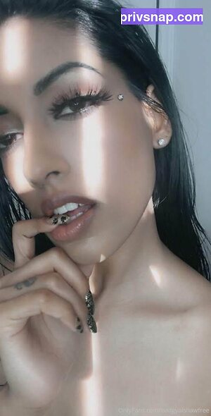 badgyalshawfree Nude Leaked Photo #28
