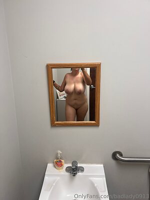 badlady0913 Nude Leaked Photo #23