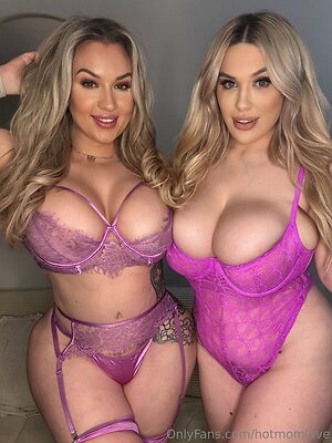 badmomhouse Nude Leaked Photo #20