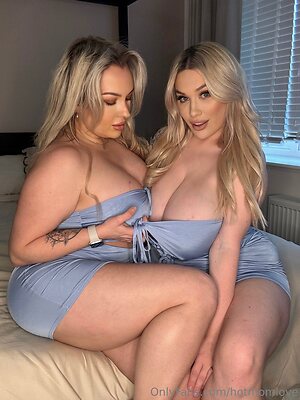 badmomhouse Nude Leaked Photo #44